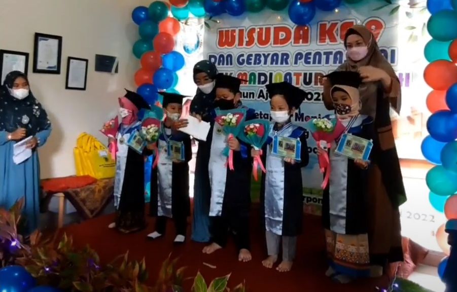 Wisuda TK Madinatur Rahmah Tahun Ajaran 2021-2022